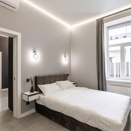 Two Bedrooms 13 Shpytalna Street Lviv Bagian luar foto