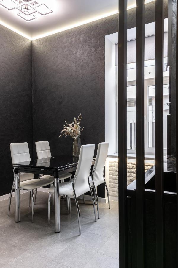 Two Bedrooms 13 Shpytalna Street Lviv Bagian luar foto