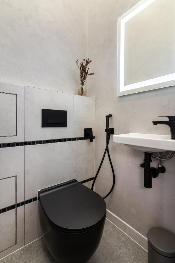 Two Bedrooms 13 Shpytalna Street Lviv Bagian luar foto