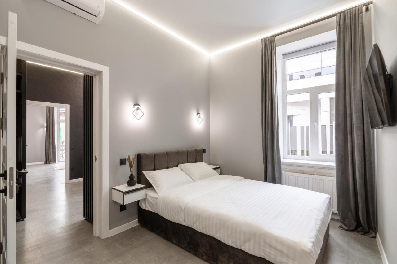 Two Bedrooms 13 Shpytalna Street Lviv Bagian luar foto